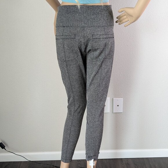 Athleta Delancey Herringbone Tight Leggings Women's Medium Gray Black A Chevrons - Picture 2 of 16